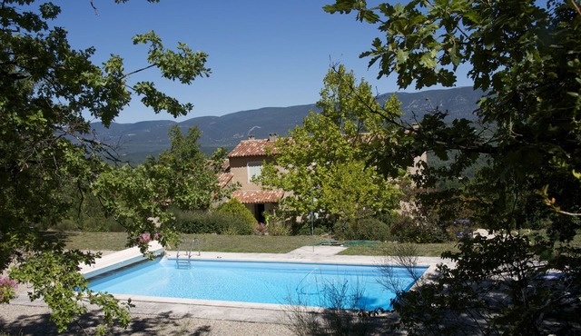 Provencal country house, exceptional view with swimming pool
