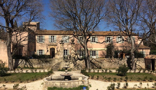 Provencal farmhouse - Arles