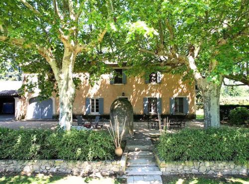 Provencal Farm with swimming pool near Isle sur la Sorgue - 10 people.