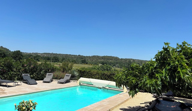 Provencal farmhouse renovated with air-conditioned rooms and superb view not overlooked