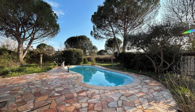 Provencal villa with pool and air conditioning!