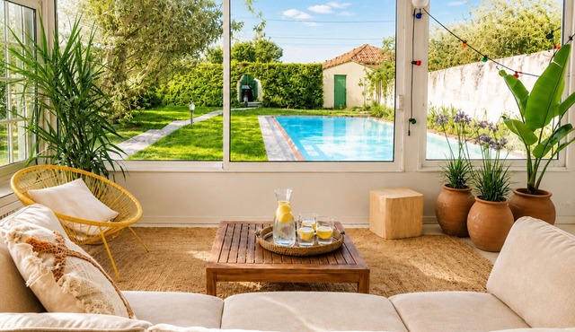 Provence-Gard, villa sleeping 8-9 with pool, 35 min from beaches.