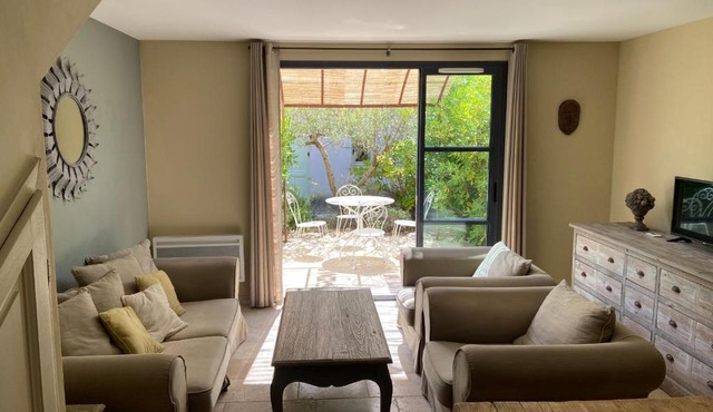 Quiet property with new aircon and walkable river swimming