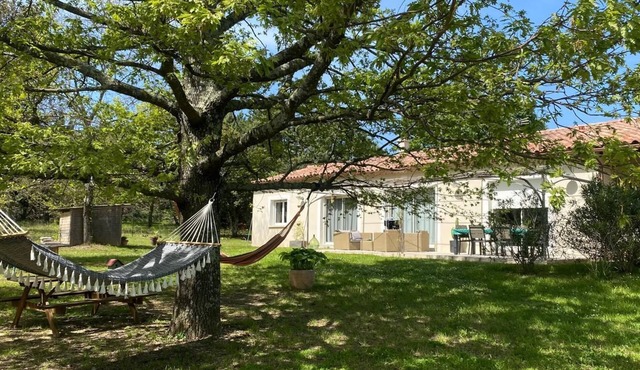 Quiet, Air-conditioned Villa With Large Garden, 5 Minutes From Uzès