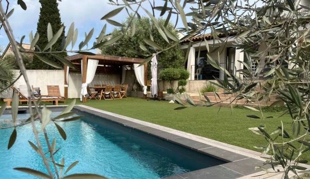 Quiet house with garden and pool 15 min from Aix en Provence.
