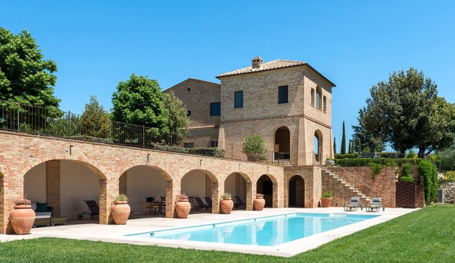 Recently restored Villa in Tuscany, sleeps 12, sw.pool, gym, big garden.