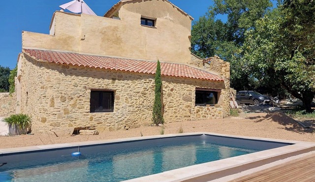 Renovated bastide among vineyards near Uzès