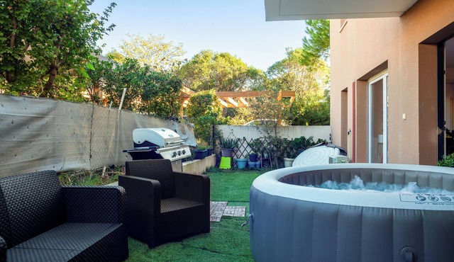 Residence "Les Terrasses Des Calanques" with Private Terrace, Private Whirlpool & Wi-Fi
