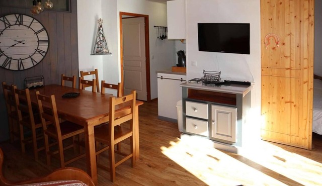 Resort center, 2nd floor, view ski slopes, swimming pool, sauna, terrace, tv, ski locker, 42m²