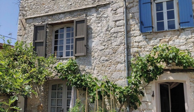 Romantic apartment in historic Provence house