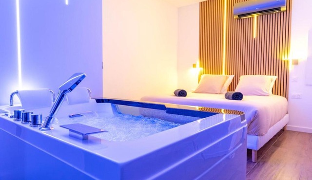 Romantic suite with jacuzzi