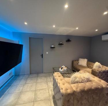 Romantic suite with private Jacuzzi