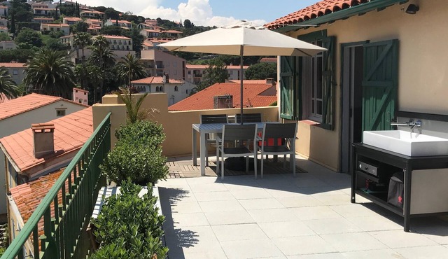 Roof top apartment with large terrace and views in the heart of the old town