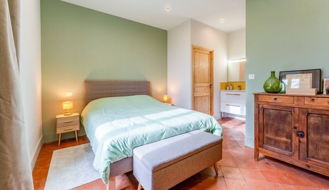 Room 'Marthe' with shared terrace, private garden and air conditioning