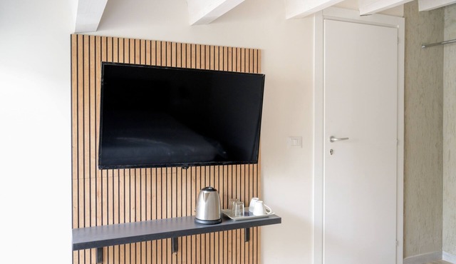 Room with Balcony, minimal
