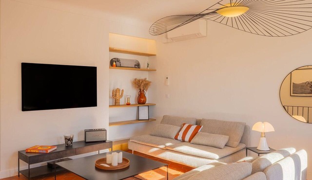 Saint-Tropez: Bright apartment near the port
