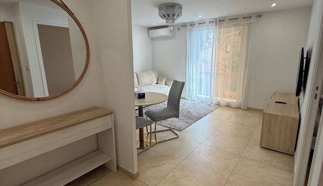 Serene 3-bedroom apartment with AC in beautiful Cannes