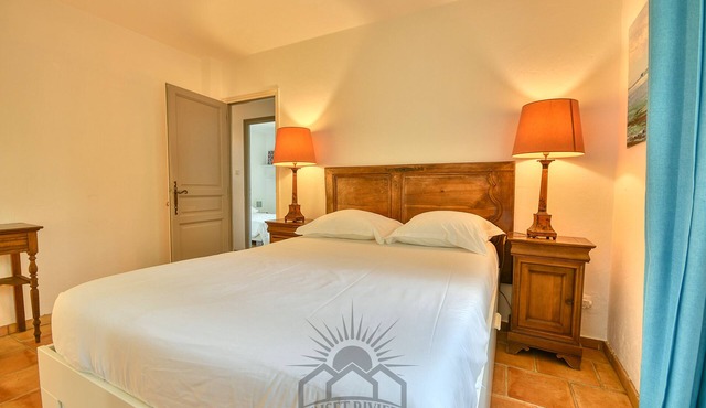 SERENITY Villa for 8 By Sunset