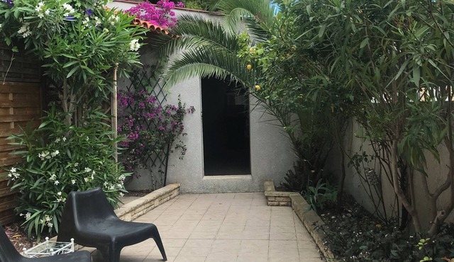 Single-family home in quiet Les Arènes neighborhood with all comforts