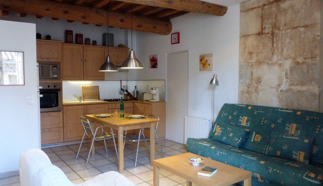 Small house in a village in the heart of the Alpilles