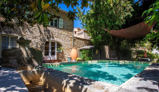 Sous l'if du marquis, villa with private pool