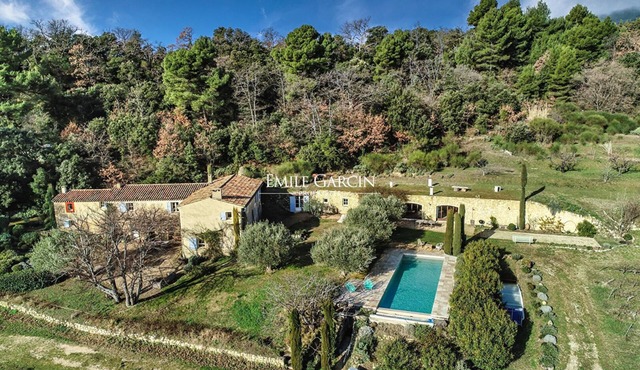South Luberon farmhouse for rent, beautiful views of the countryside and absolute peace and quiet