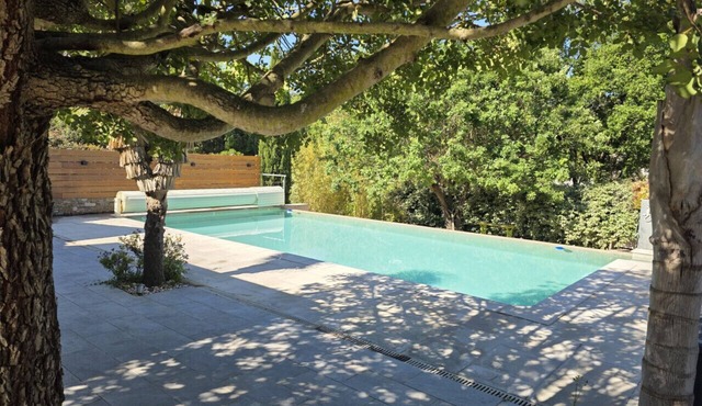 Spacieuse villa au calme avec grande piscine