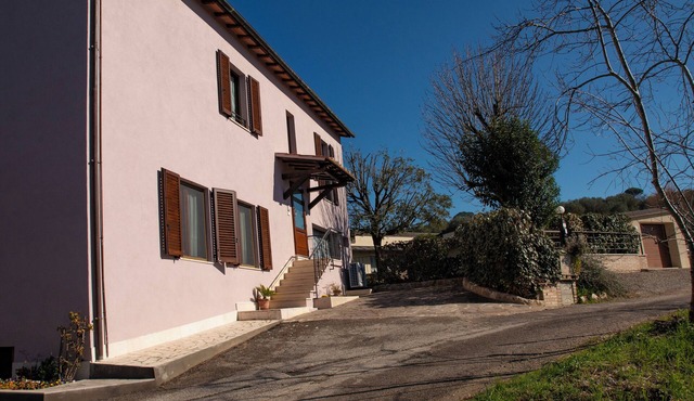 Spacious 4-bedroom apartment in the surroundings of Siena with WiFi, AC