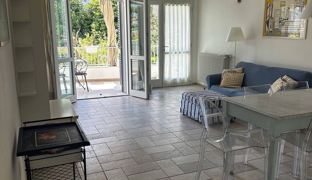 Spacious 4-bedroom apartment with WiFi, AC in Seravezza