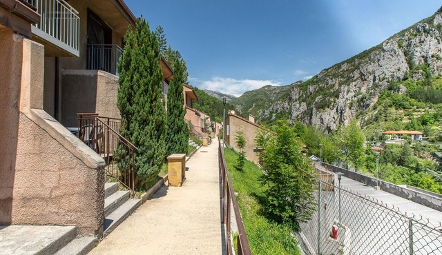 Spacious Alpine Triplex with Terrace