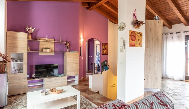 Spacious apartment with sea and mountain views in Tergu SS