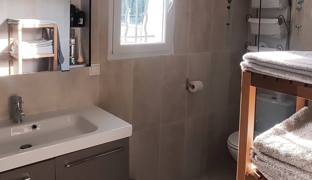 Spacious Istres villa, breathtaking view of the Etang de l'Olivier