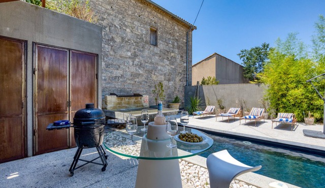 Spacious Loft Near the Center with Garden and Pool