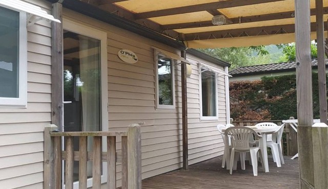 Spacious mobile home with terrace for 6 people in Saint-Maime