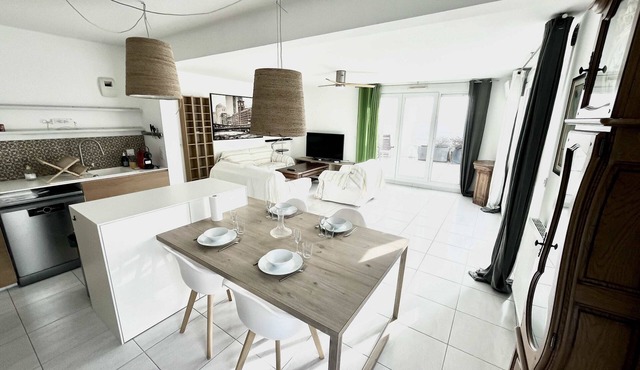 Spacious T3 with Wifi - terrace and parking