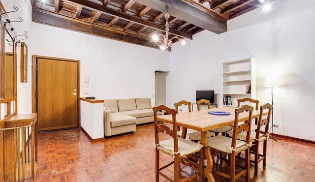 Spanish Steps Spacious Apartment