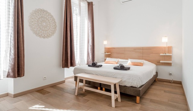 “Steven” Room with Shared Pool, Shared Garden, and Wi-Fi