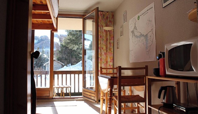 Studio Auron - Hailstones