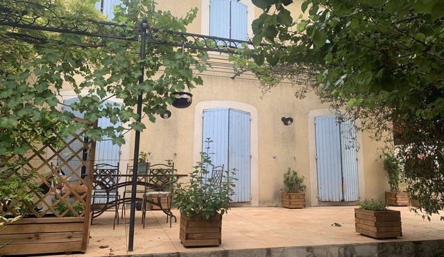 Studio Avec Accès au Jardin et à la Piscine à Château Gombert à Marseille