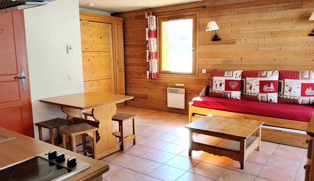Studio cabin with balcony and parking in Pra Loup 1500