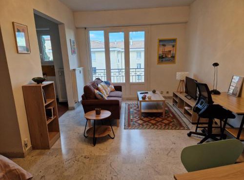 studio centre ville Nîmes 200 m de la maison carrée , i