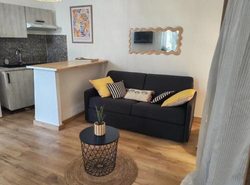 Studio climatisé avec cour à 15min du coeur de Nîmes