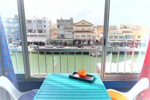 Studio climatisé le long du canal