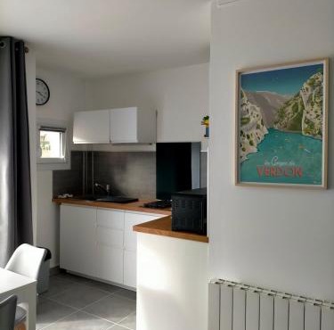 Studio Le Provence 2 étoiles tout équipé, wifi, parking