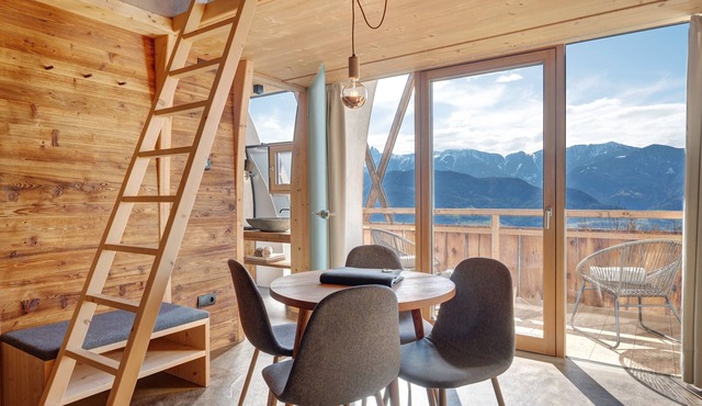 Studio 'Pavilion Earth' with Mountain View, Shared Terrace and Wi-Fi