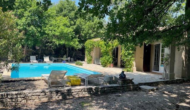 Stunning Provençal farmhouse near Uzès with a pool, on a wooded and fenced-in 10-are lot