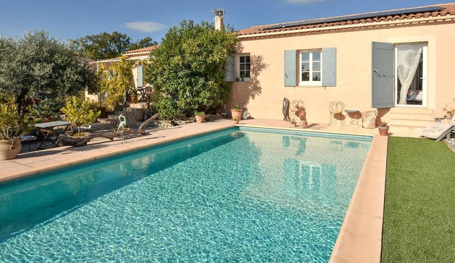 Stunning home in Cabrières-d'Aigues