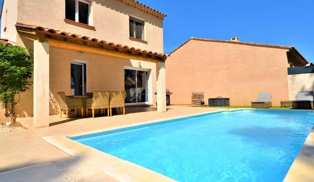 Stunning home in Arles