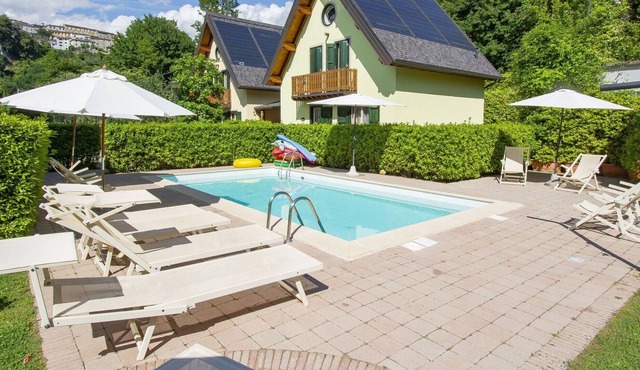 Stunning private villa for 8 guests with WIFI, pool, TV, terrace, pets allowed and parking