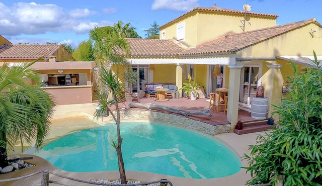Stunning private villa for 6 guests with private pool, A/C, WIFI, TV and terrace